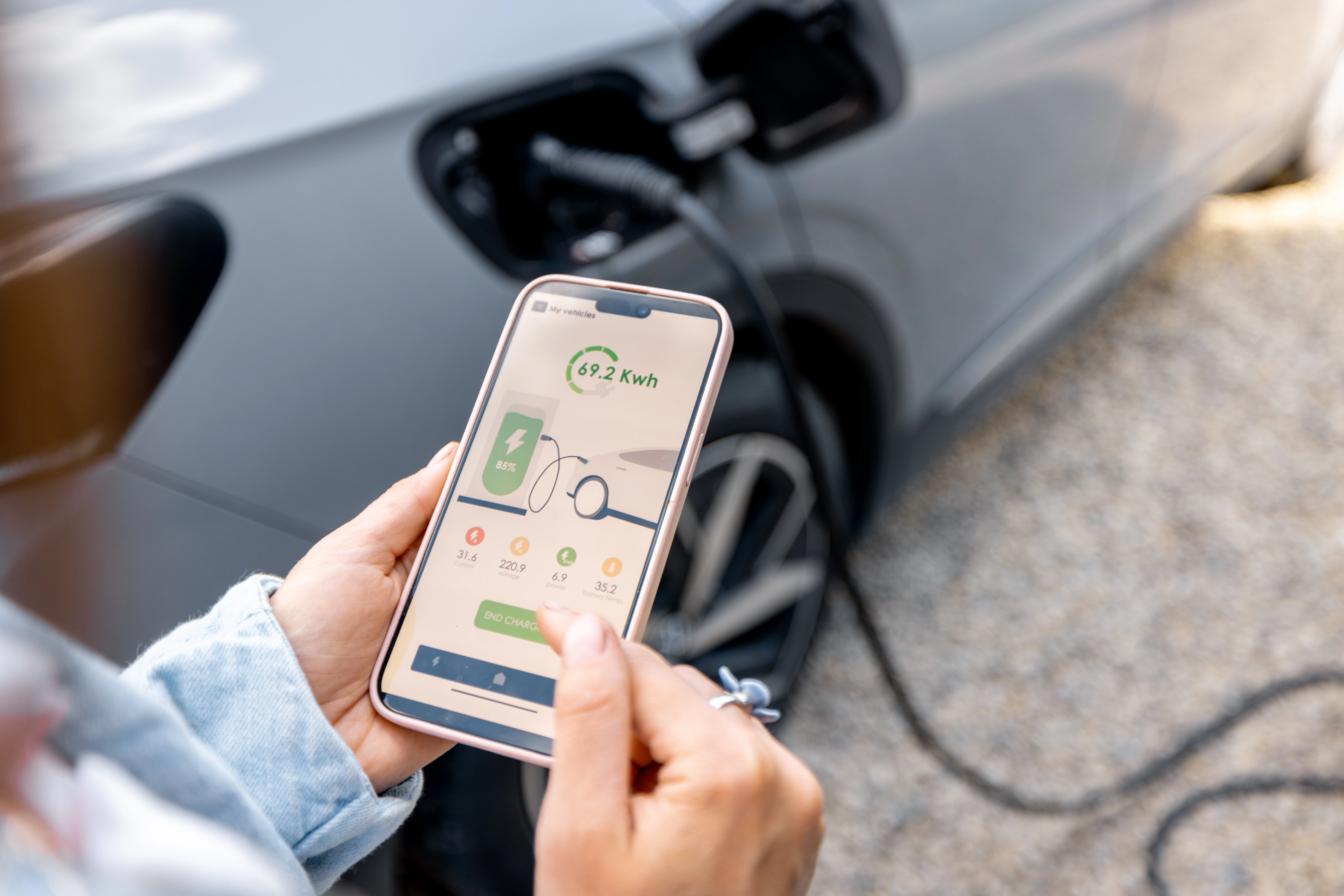The 2025 Guide to EV Battery Warranties and Maintenance When Leasing